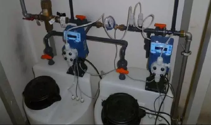 Chemical injection diaphragm pump Seko APG 603 1GPH max @ 175 psi with PVDF liquid end  ( APG603 )