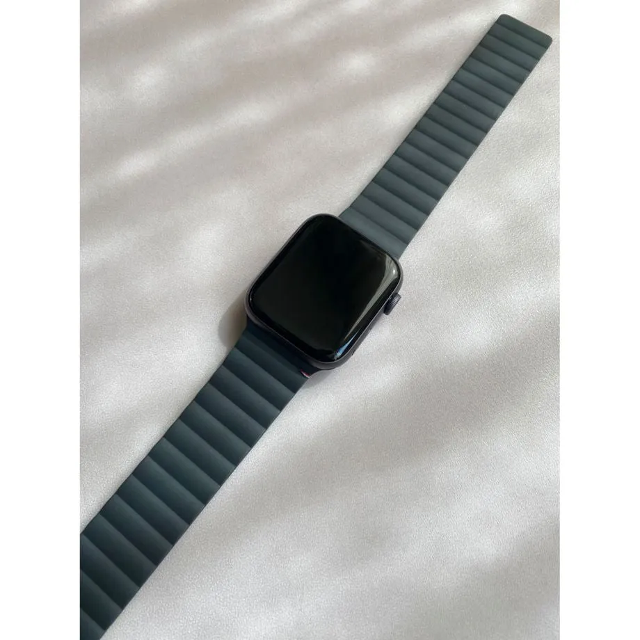 Decoded - Silicone Traction Strap Lite Apple Watch (42/41/40/38 mm) Silicone Strap (D22AWS40TSL3SCL) - Gray