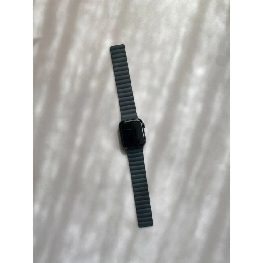 Decoded - Silicone Traction Strap Lite Apple Watch (42/41/40/38 mm) Silicone Strap (D22AWS40TSL3SCL) - Gray