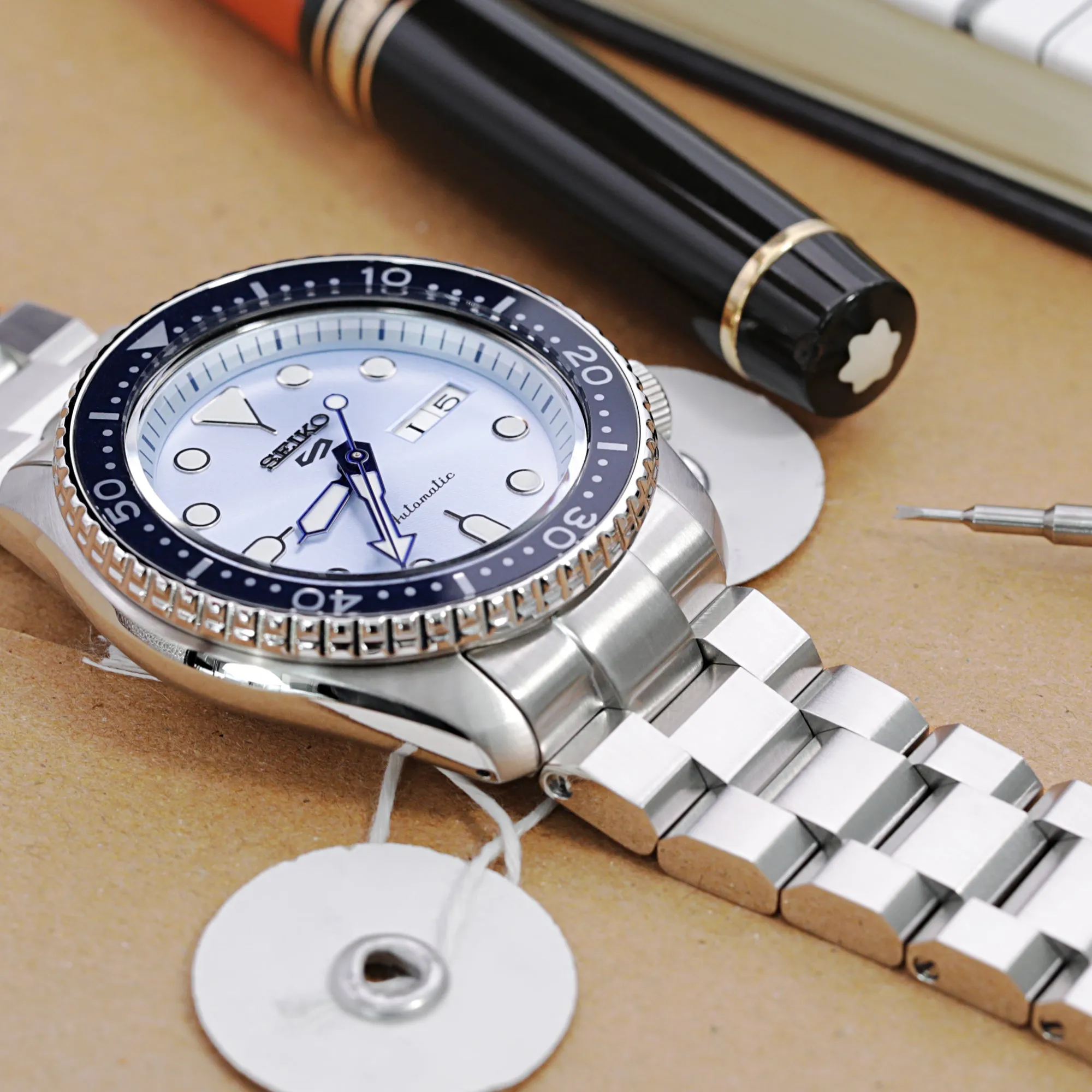 Hexad for Seiko 5 Sports 42.5mm V-Clasp, Brushed